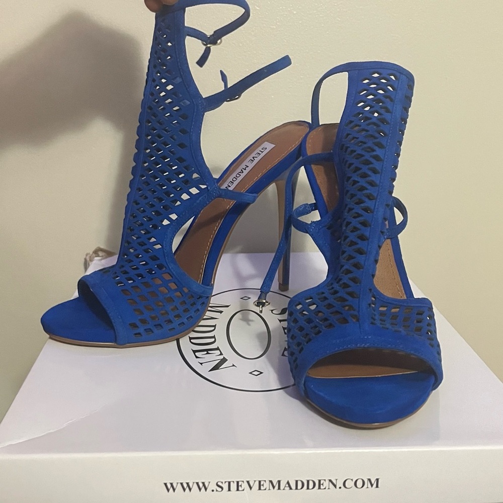 Steve Madden Blue suede size 8.5 never worn